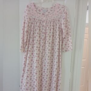 Croft & Barrow Long Sleeve Night Gown (NWOT). M
